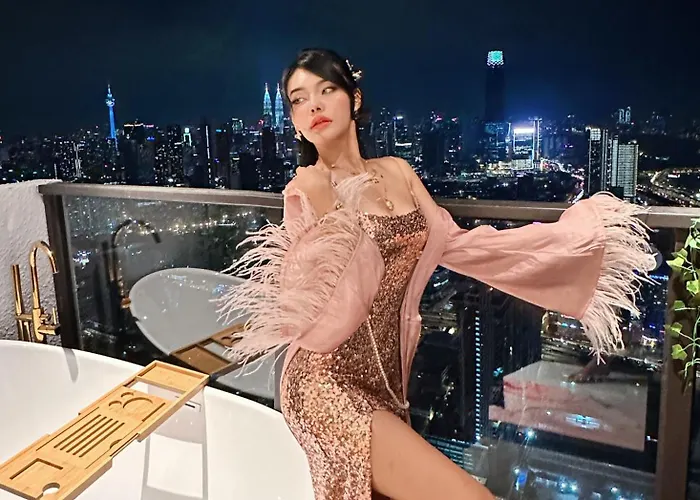 Skyscraper 65 Kl Highest Outdoor Bathtub Luxury Lavish Designer Suite Penthouse Lv65 Kuala Lumpur